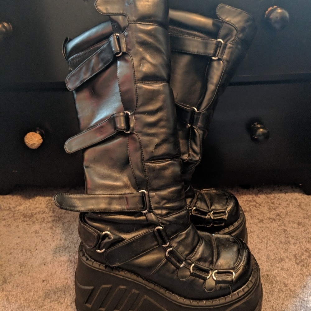 Demonia platform boots